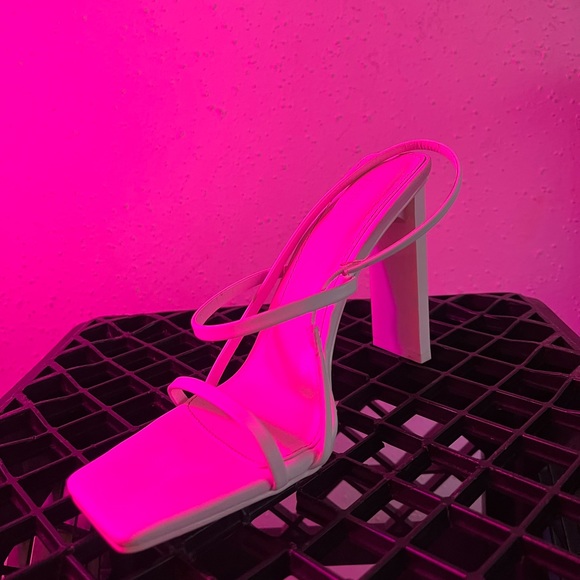 Size 6 Forever 21 White Low High Heels - Picture 2 of 6